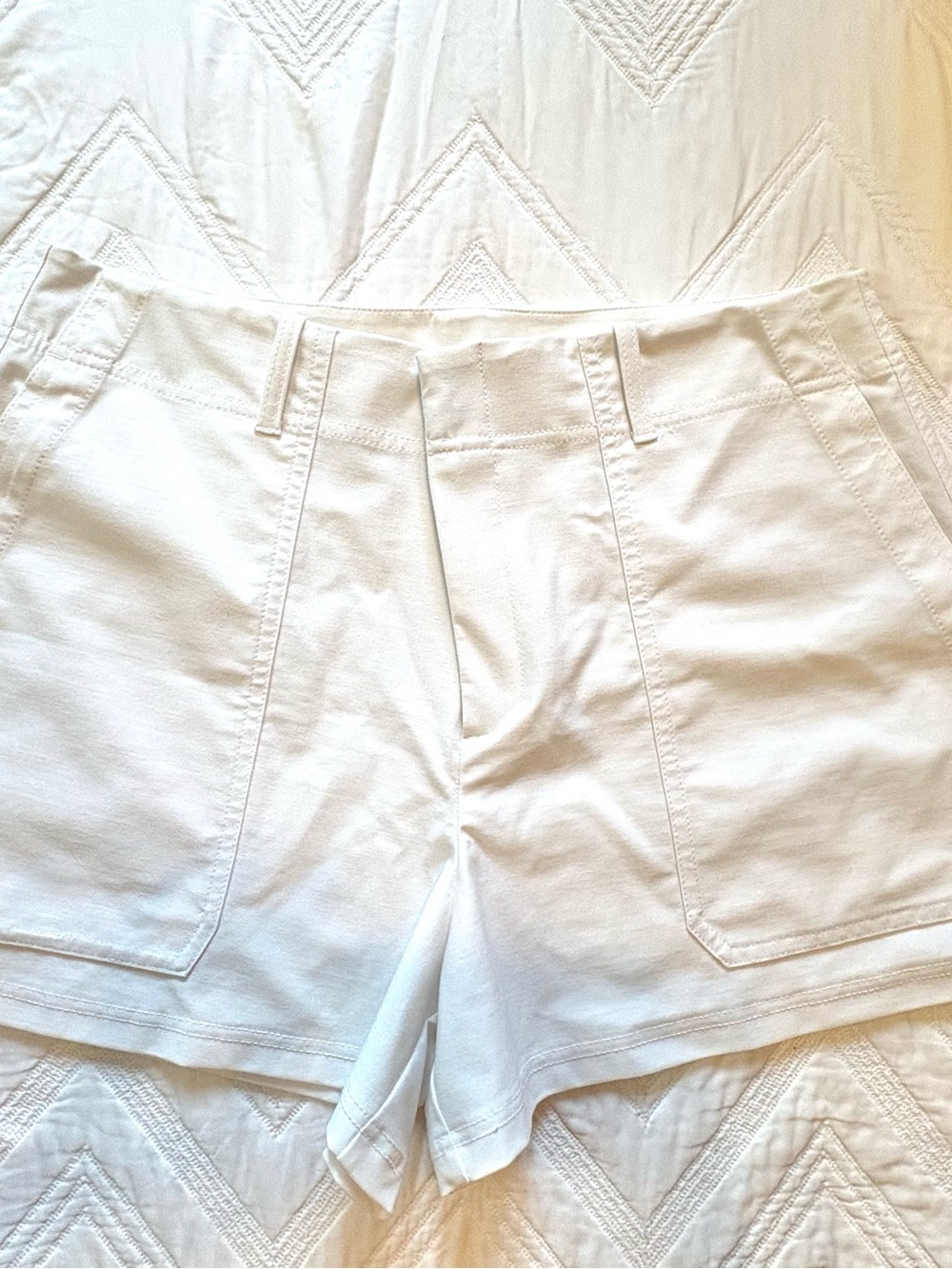 Athleta Skyline high rise tailored shorts white